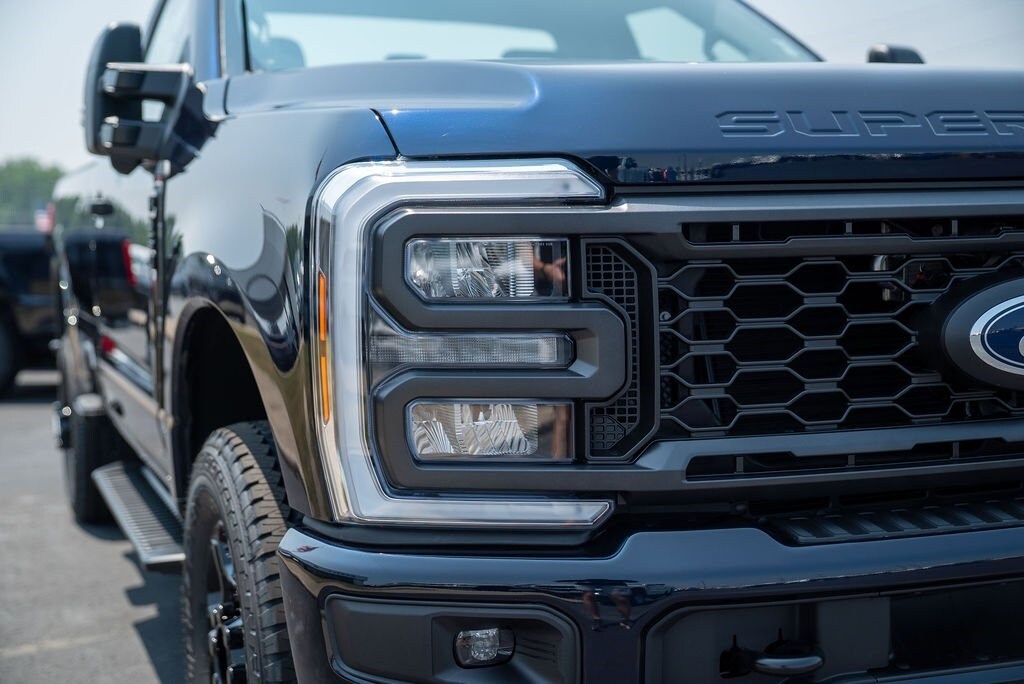 2025 Ford F-350 XL photo 4