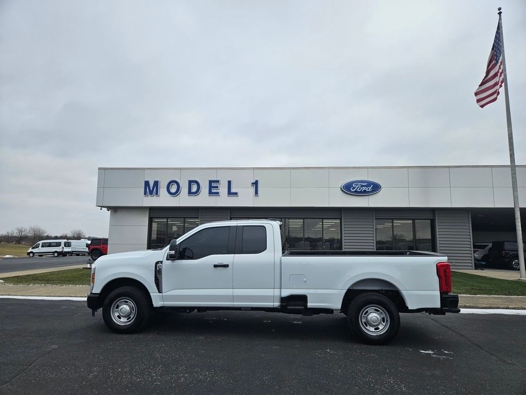 2024 Ford F-350 Super Duty XL's photo