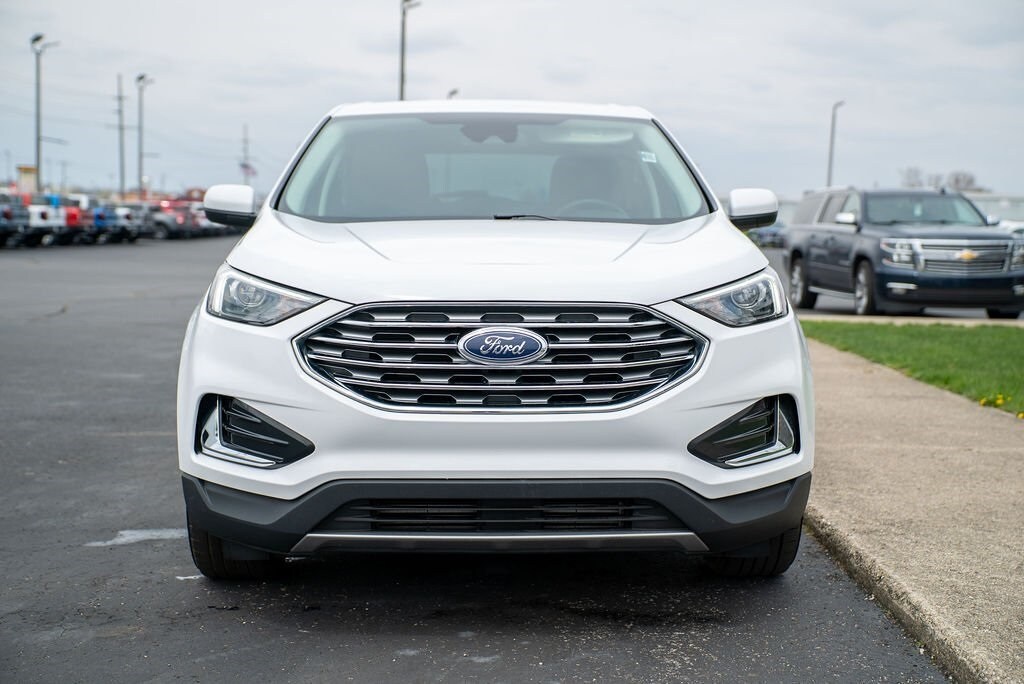 2022 Ford Edge SEL photo 2