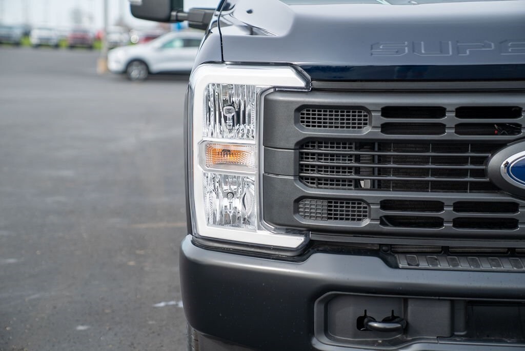 2025 Ford F-250 XL photo 4