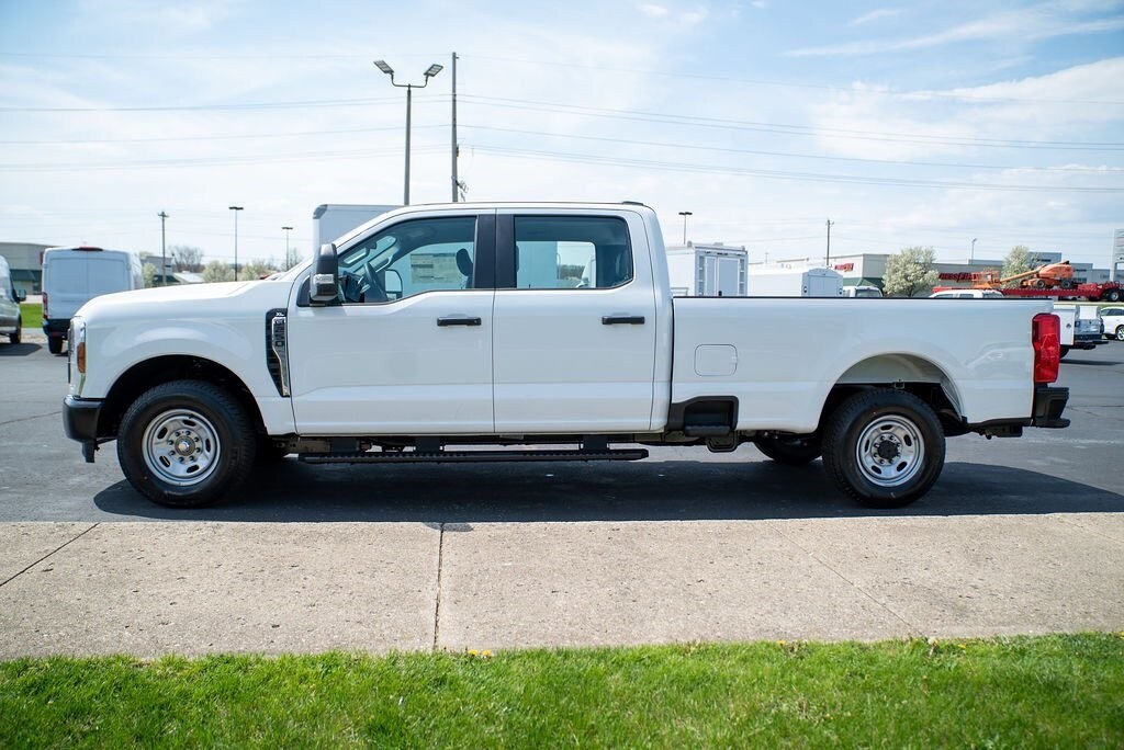 2025 Ford F-250 XL photo 2