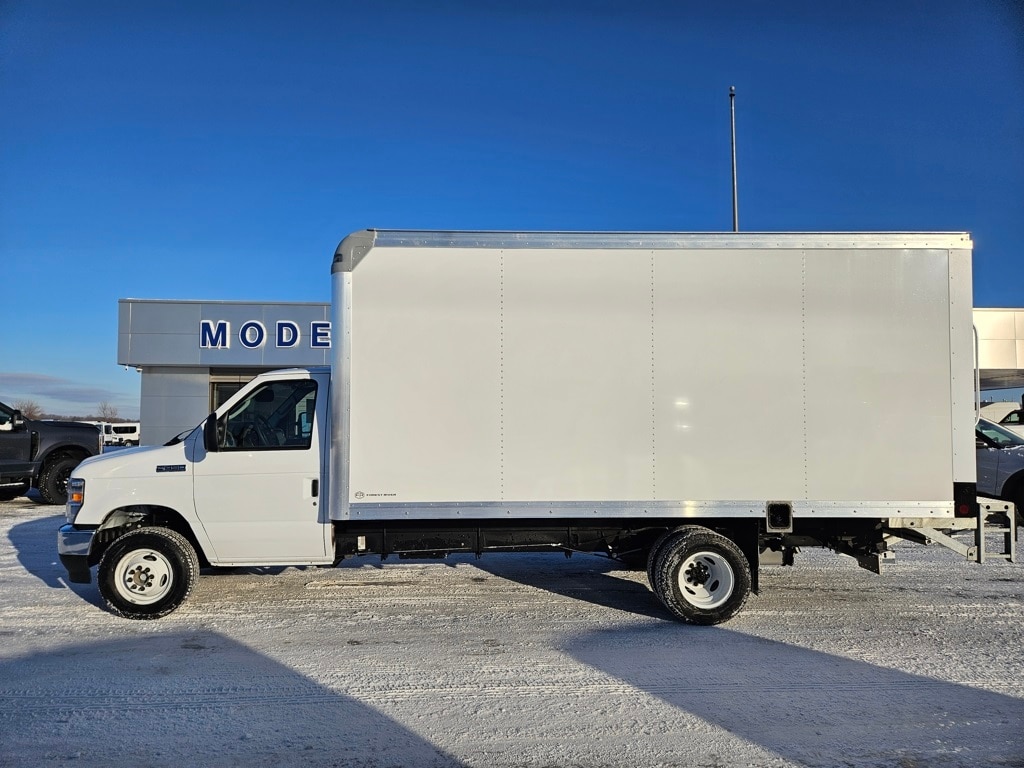 2026 Ford E-450 Cutaway Truck 