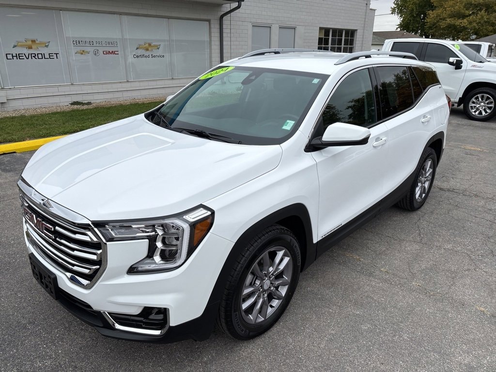 Used 2024 GMC Terrain SLT SUV