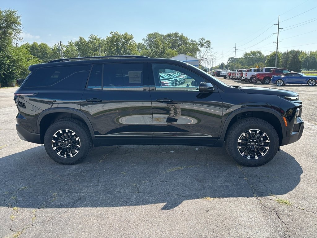 2025 Chevrolet Traverse Z71 photo 3