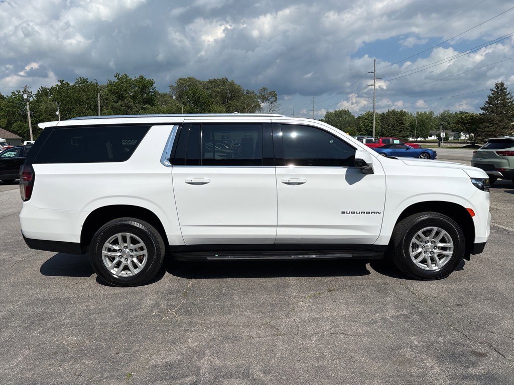 2022 Chevrolet Suburban LT photo 4