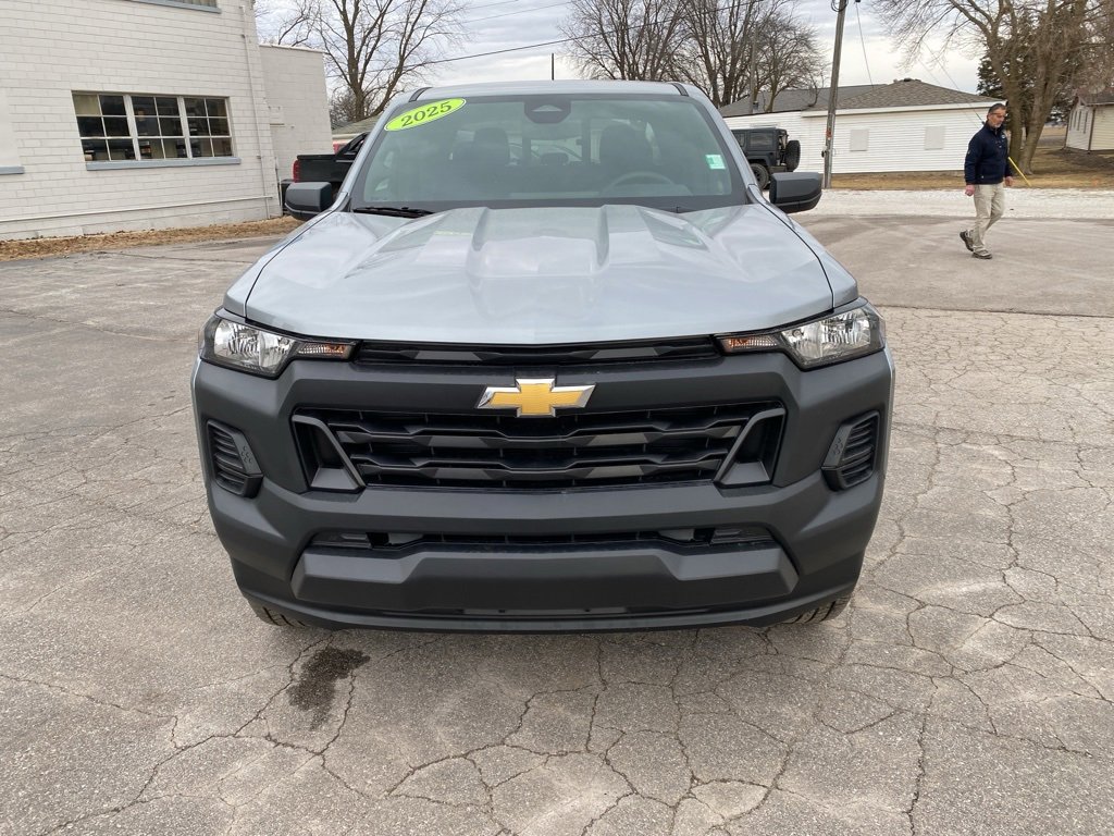 2025 Chevrolet Colorado LT photo 2