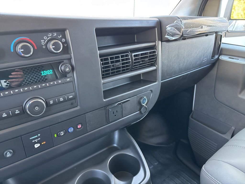 2025 Chevrolet Express Cargo Work Van - Photo 17
