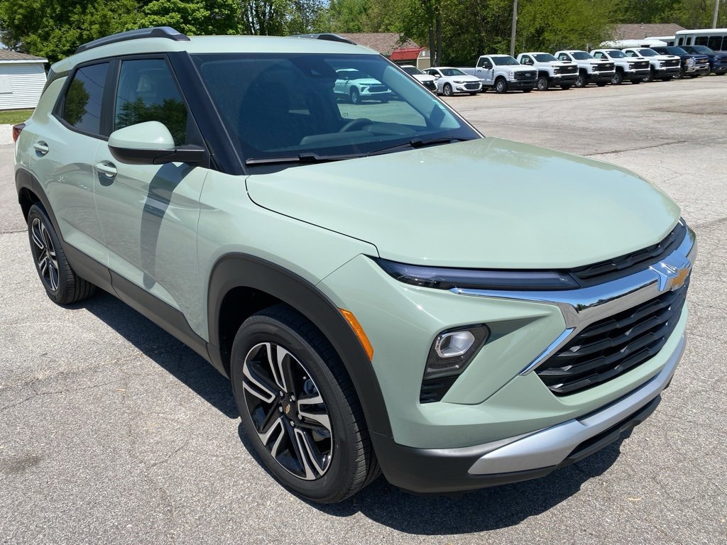 2025 Chevrolet Trailblazer LT photo 3