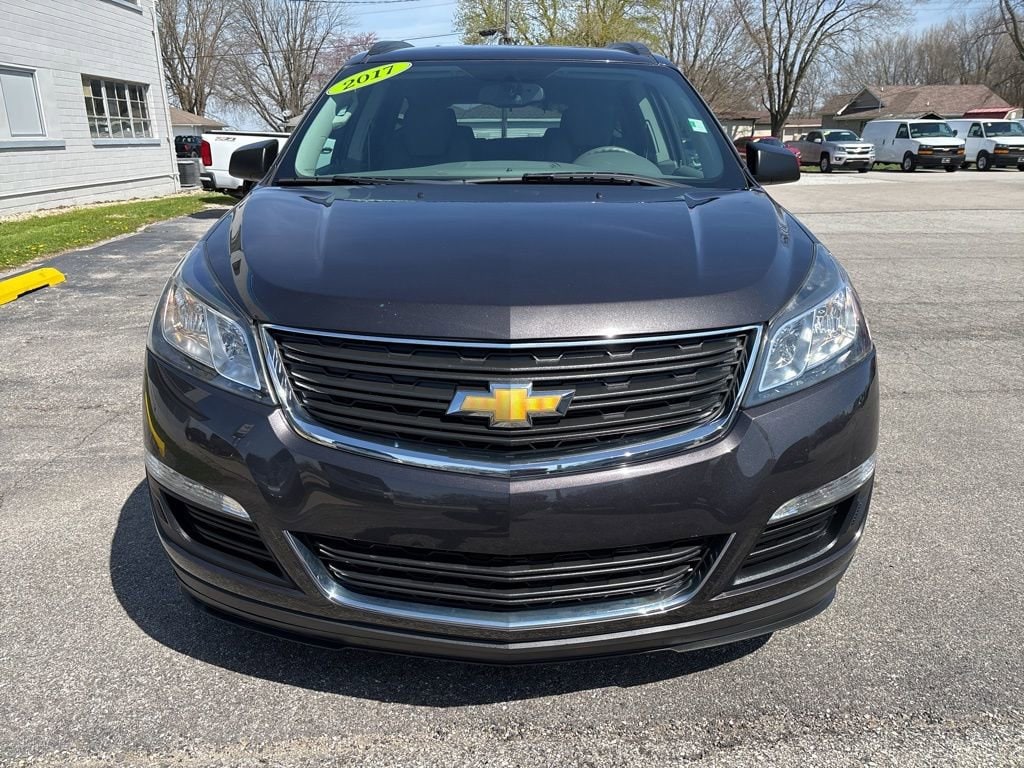 Used 2017 Chevrolet Traverse LS with VIN 1GNKRFKD4HJ142589 for sale in Kentland, IN