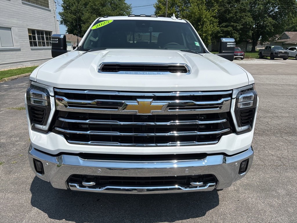2025 Chevrolet Silverado 2500HD LTZ photo 2