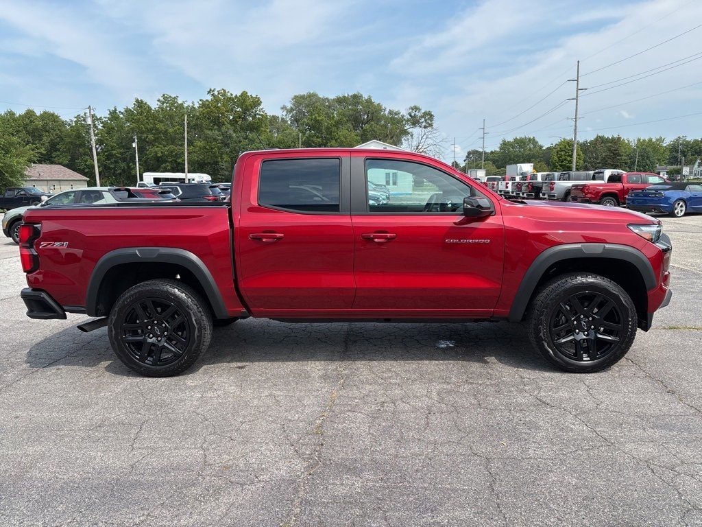 2024 Chevrolet Colorado Z71 photo 3