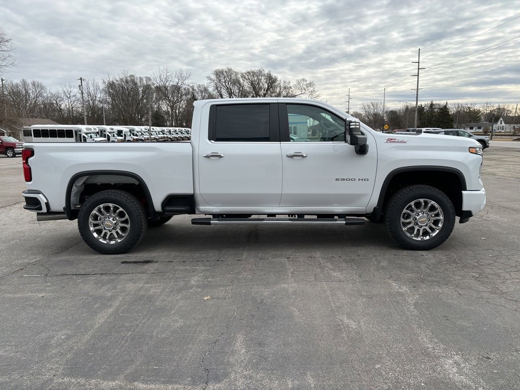 2025 Chevrolet Silverado 2500HD LT photo 4