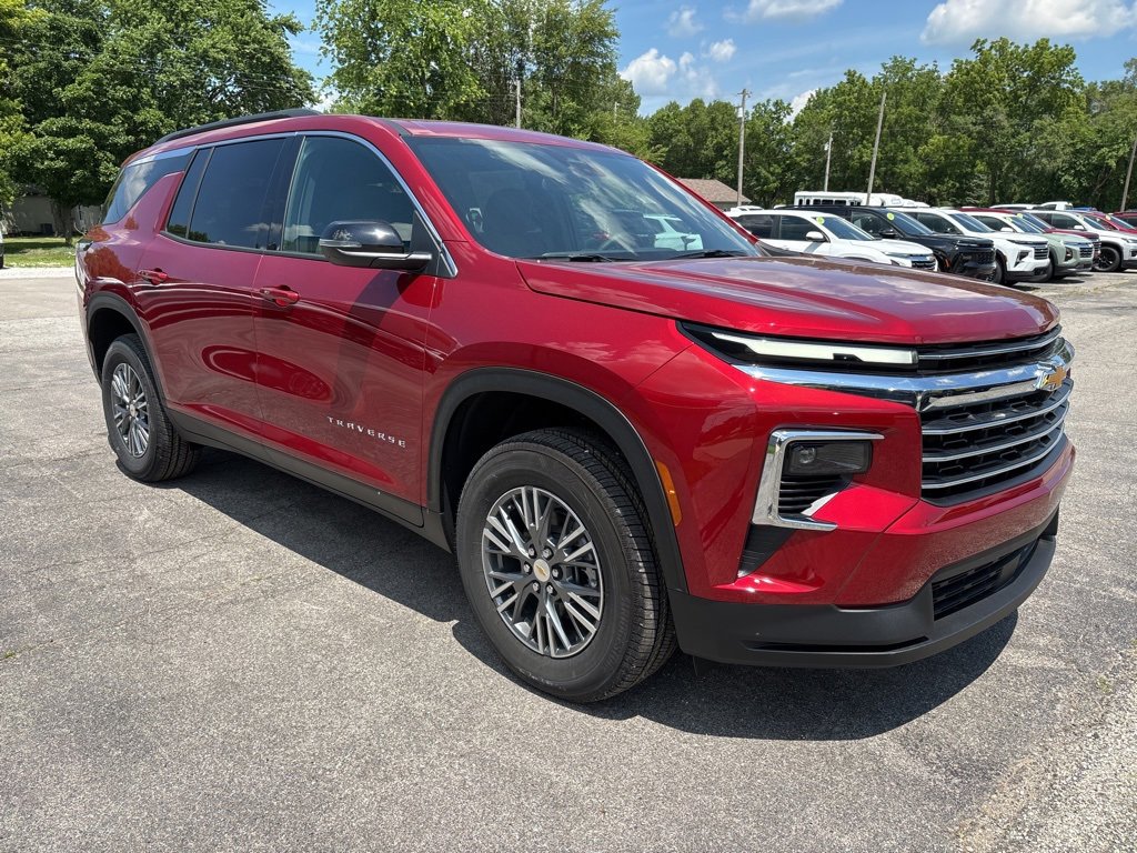 2025 Chevrolet Traverse photo 2