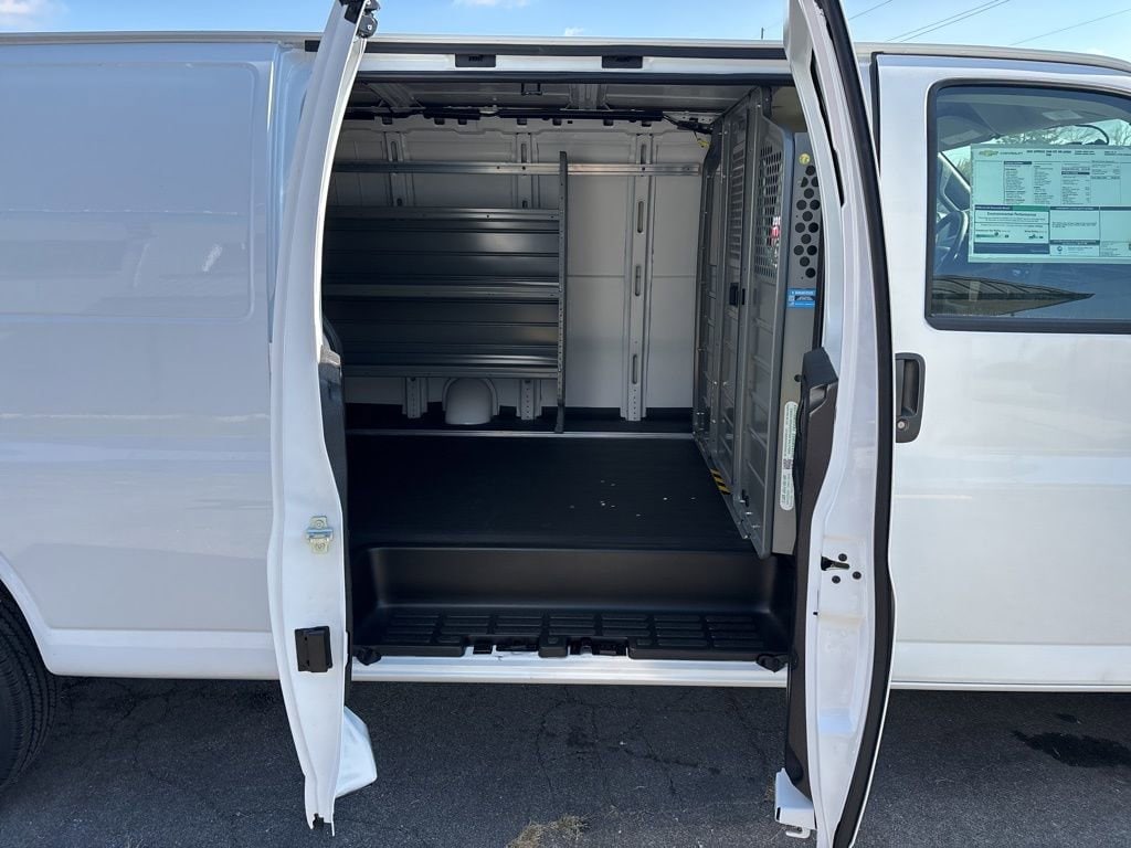 2025 Chevrolet Express Cargo Work Van - Photo 9