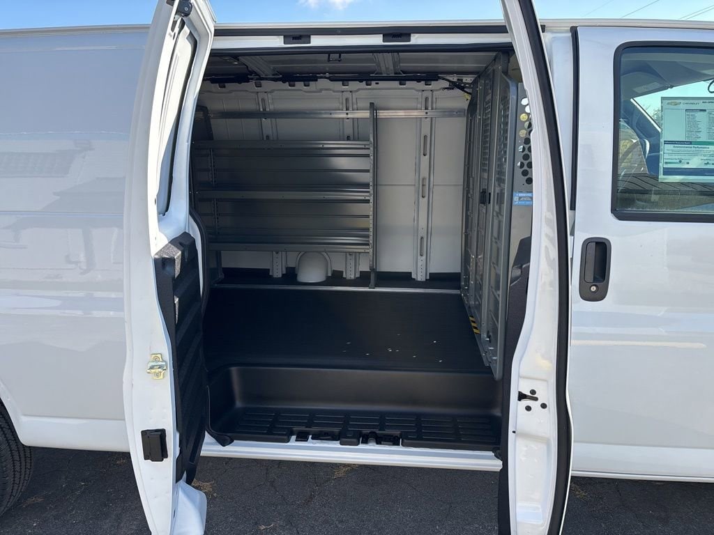 2025 Chevrolet Express Cargo Work Van - Photo 9