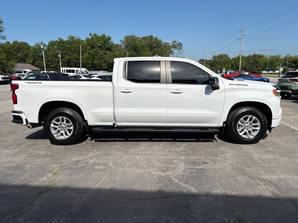 2023 Chevrolet Silverado 1500 RST photo 3