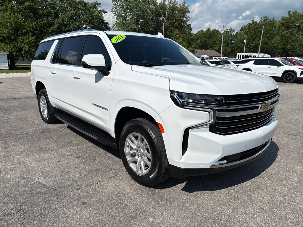 2022 Chevrolet Suburban LT photo 3