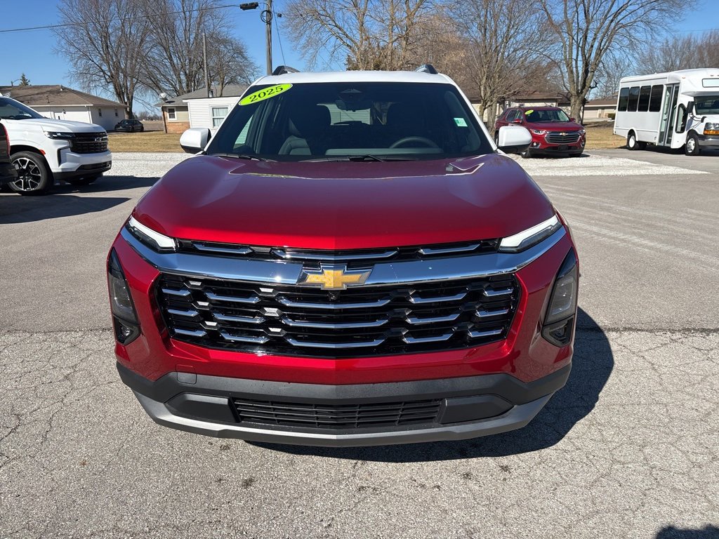 2025 Chevrolet Equinox LT photo 2