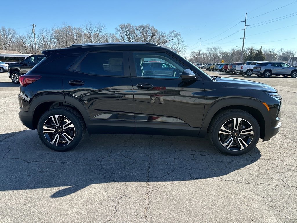 2025 Chevrolet Trailblazer LT photo 3