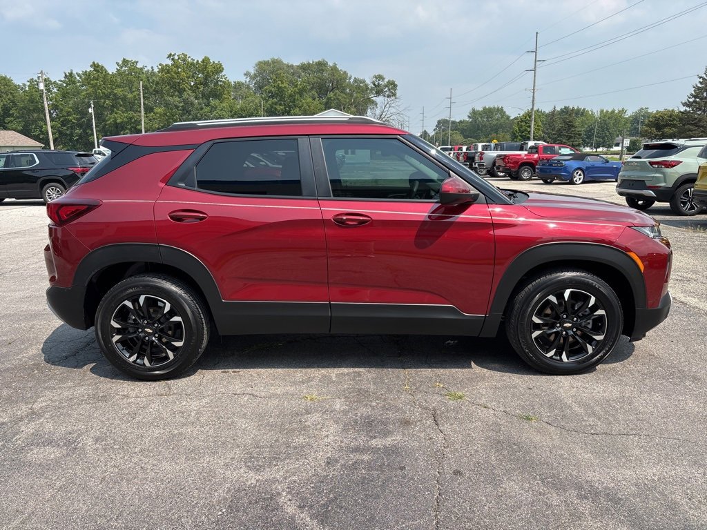 2022 Chevrolet Trailblazer LT photo 2