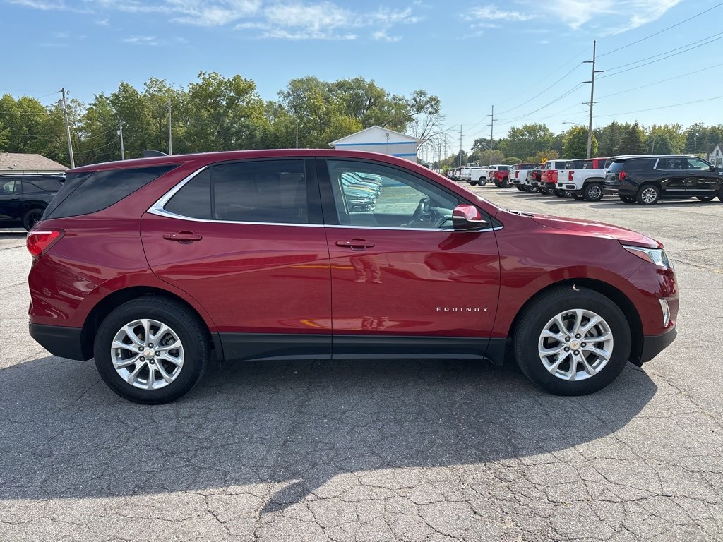 2018 Chevrolet Equinox LT photo 2
