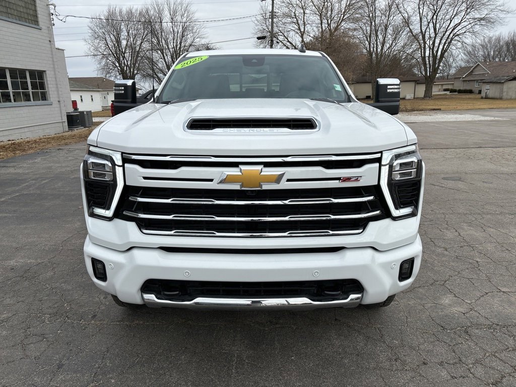 2025 Chevrolet Silverado 2500HD LT photo 2