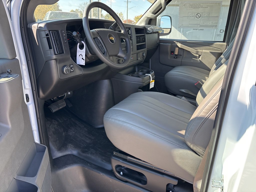 2025 Chevrolet Express Cargo Work Van - Photo 12