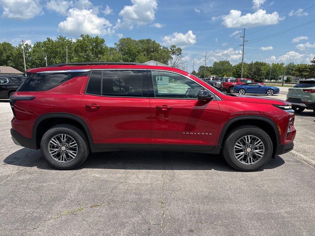 2025 Chevrolet Traverse photo 3