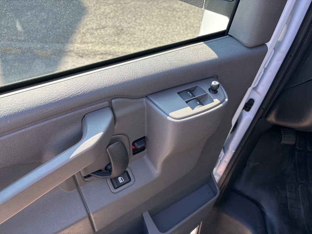 2025 Chevrolet Express Cargo Work Van - Photo 11