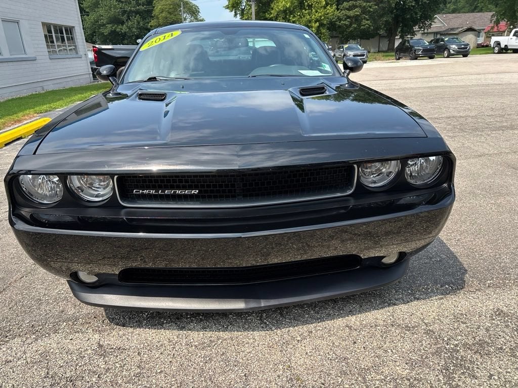 Used 2014 Dodge Challenger SXT with VIN 2C3CDYAG6EH251270 for sale in Kentland, IN