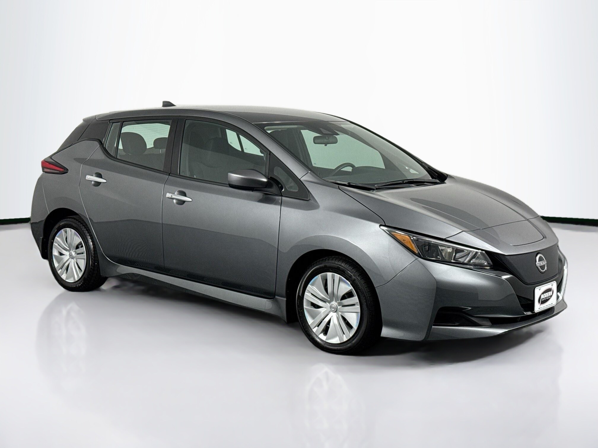 2023 Nissan Leaf S photo 2