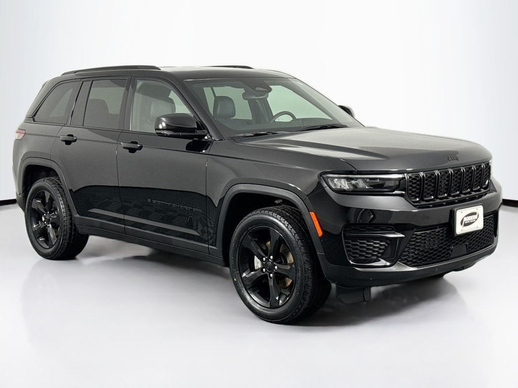 Used 2023 Jeep Grand Cherokee Altitude SUV