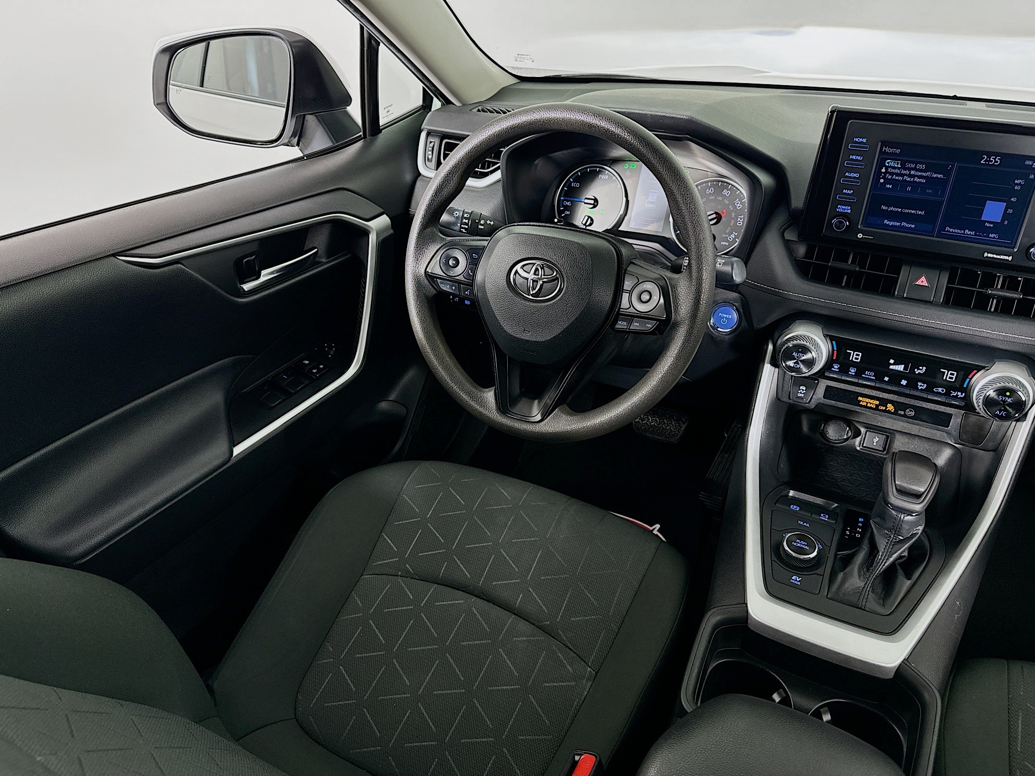 2021 Toyota RAV4 XLE - Photo 32