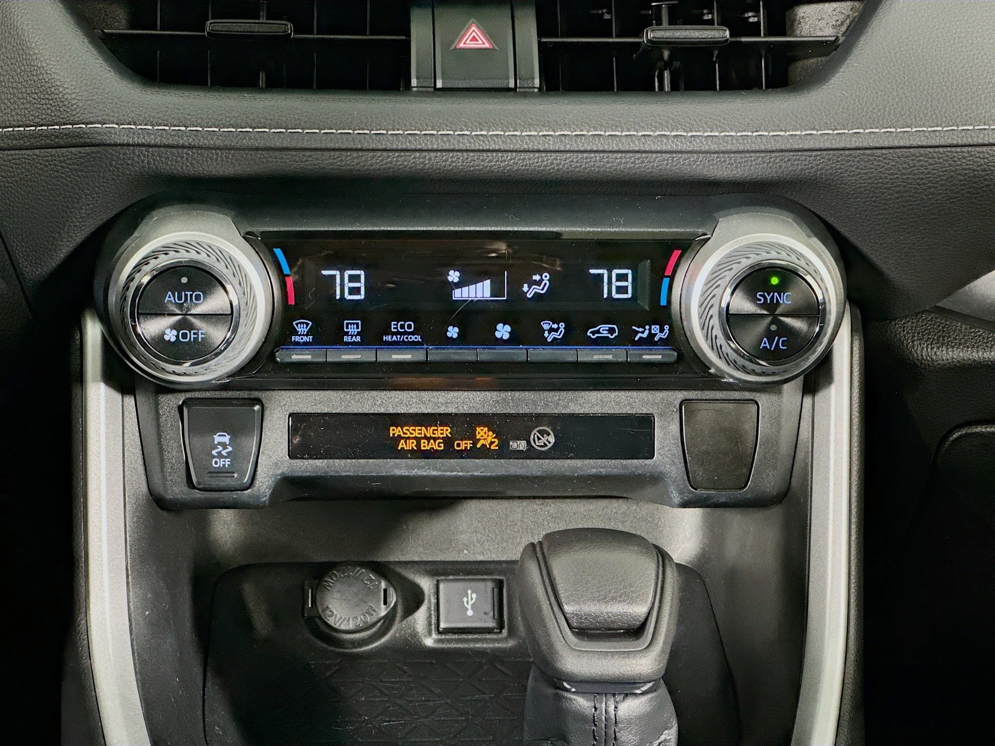 2021 Toyota RAV4 XLE - Photo 29