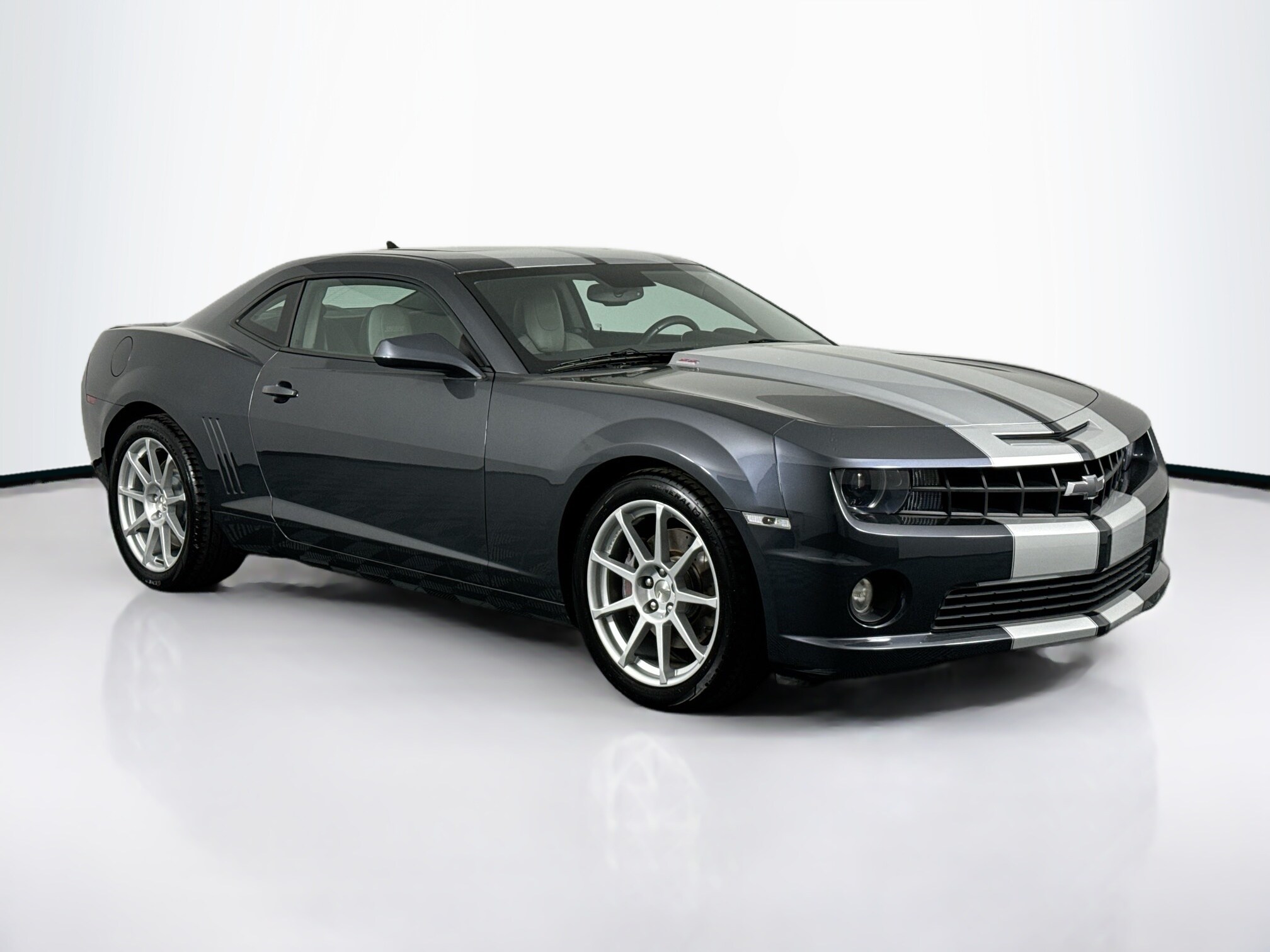 2010 Chevrolet Camaro SS photo 2