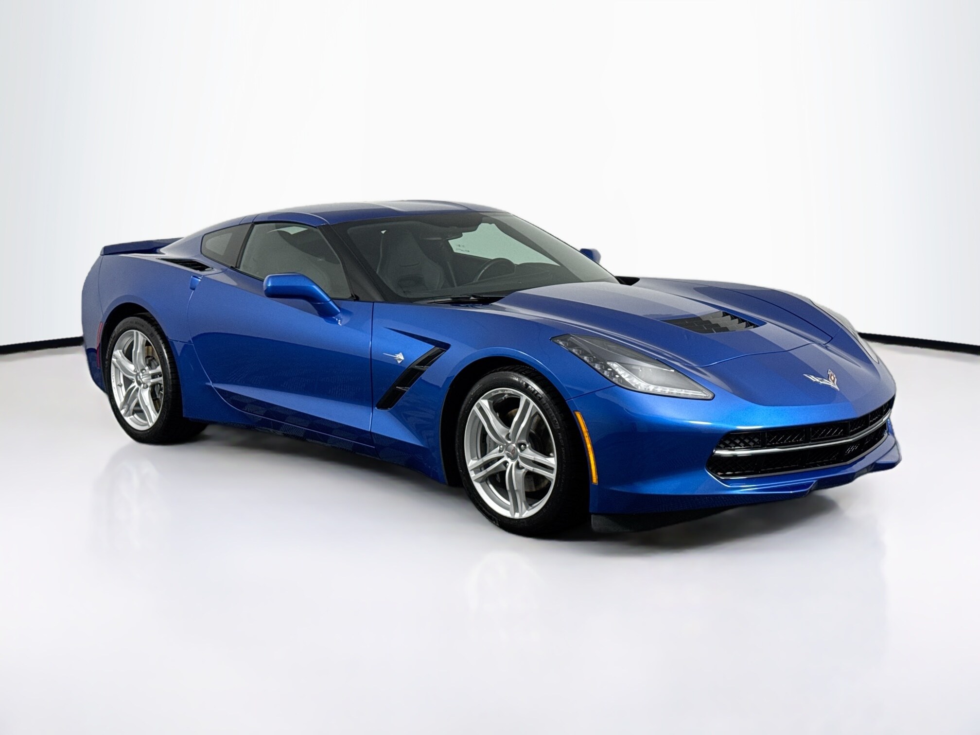 2016 Chevrolet Corvette Stingray 1LT Coupe photo 2
