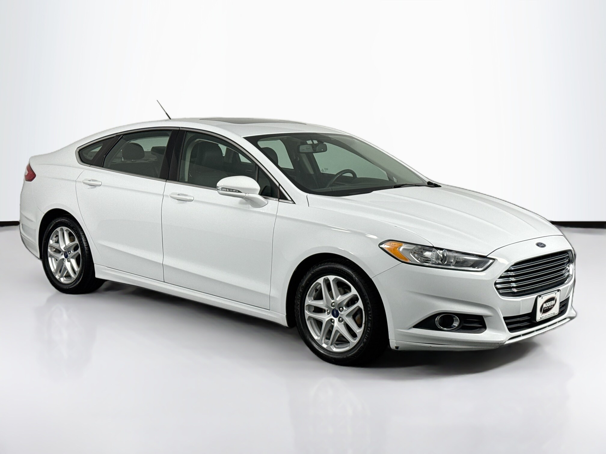 2016 Ford Fusion SE photo 2