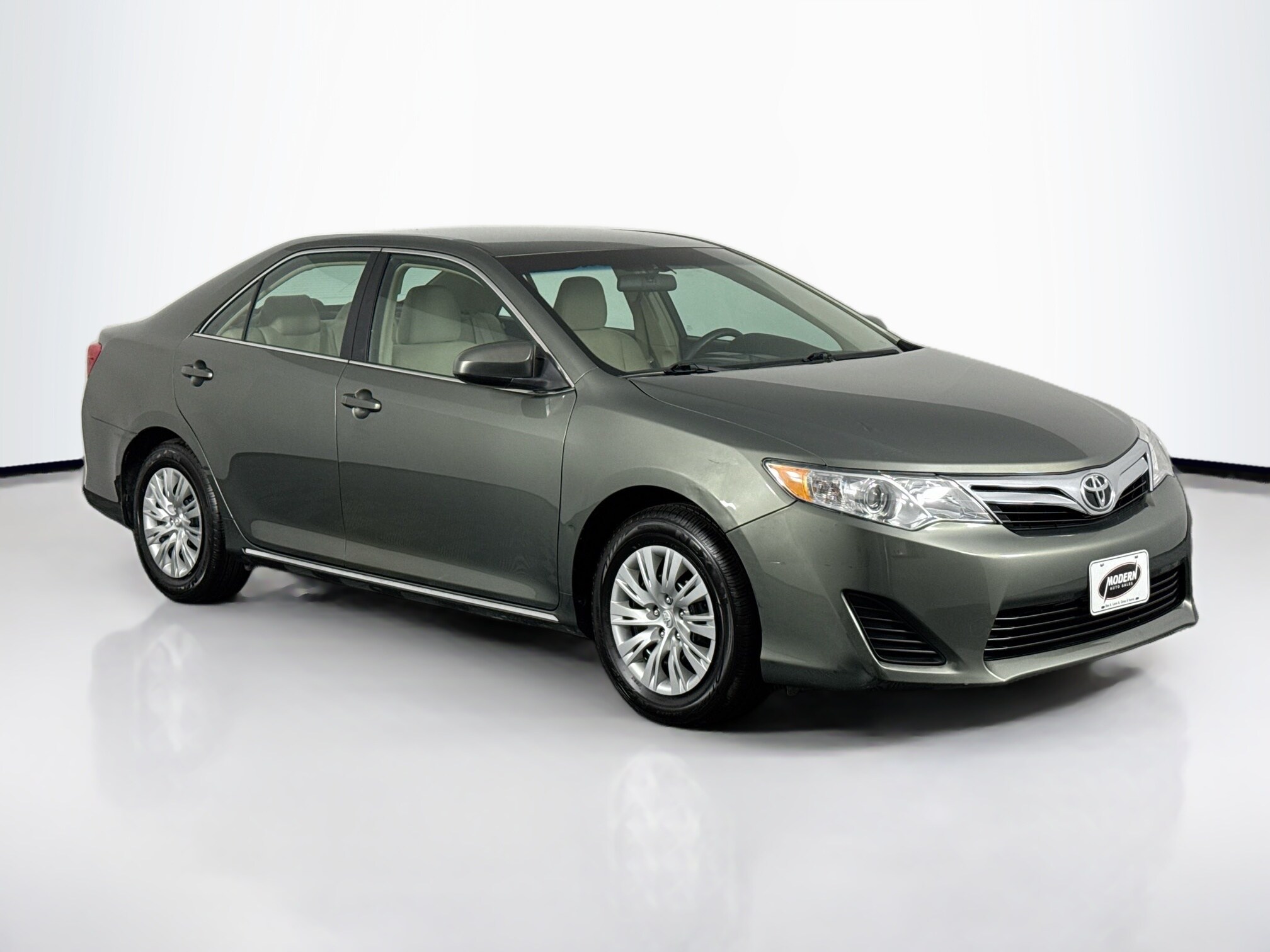 2012 Toyota Camry LE photo 2