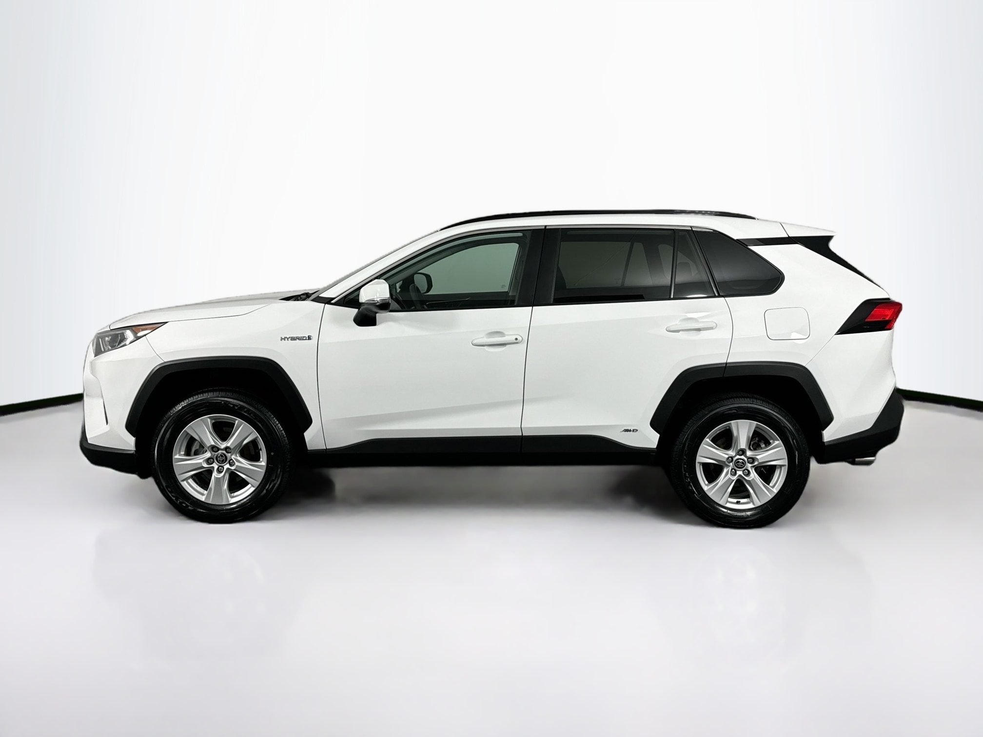 2021 Toyota RAV4 XLE - Photo 7