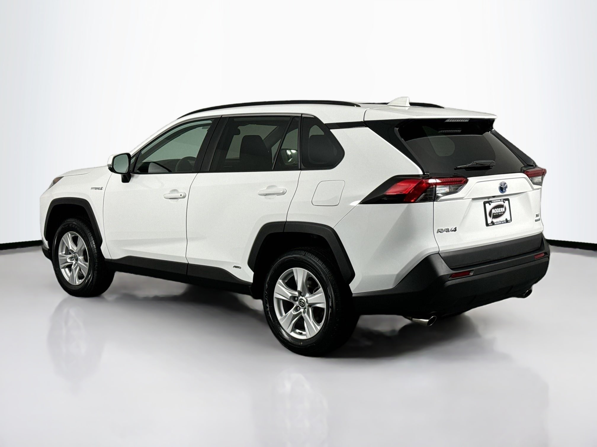 2021 Toyota RAV4 XLE - Photo 9
