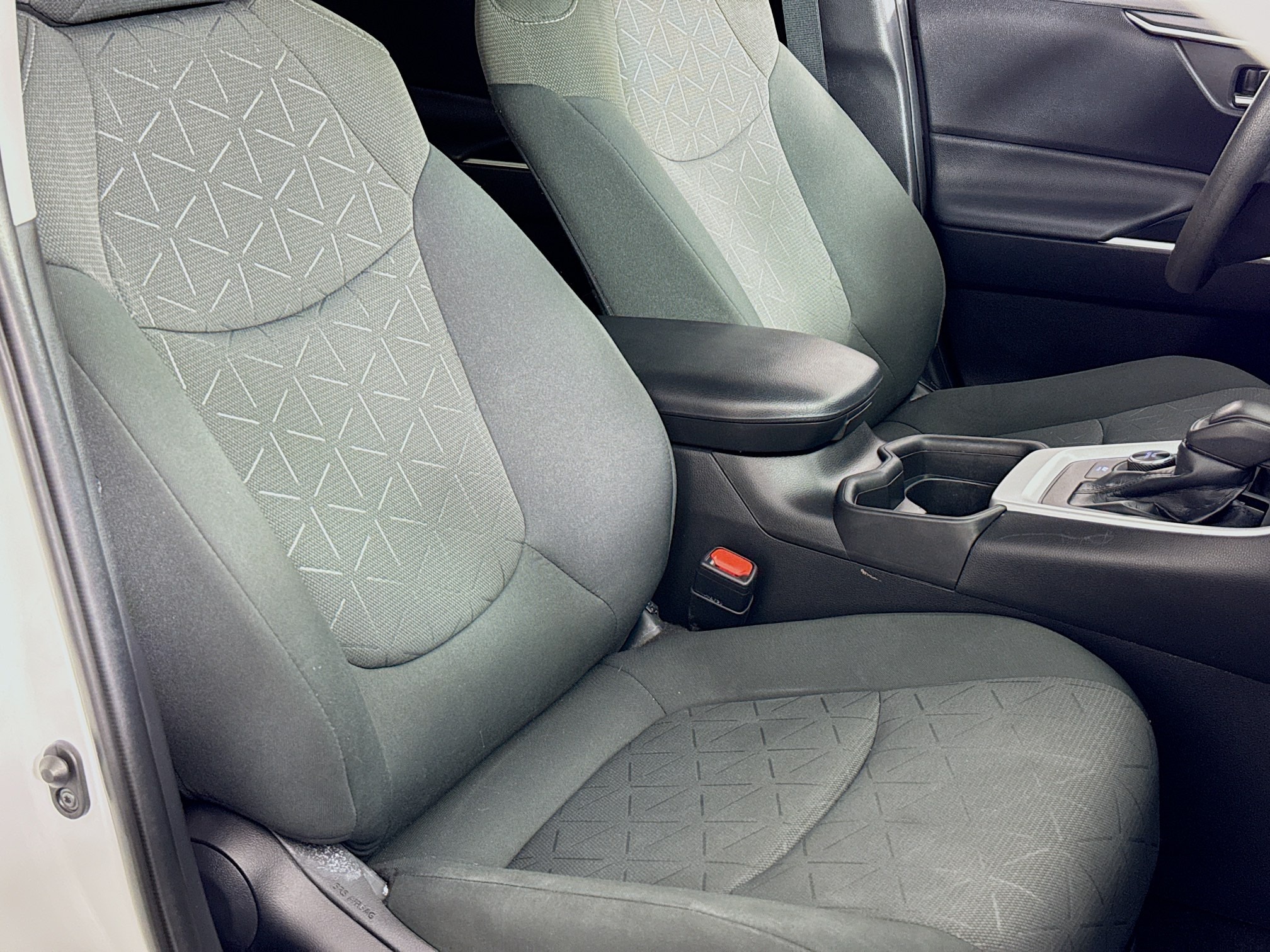 2021 Toyota RAV4 XLE - Photo 35