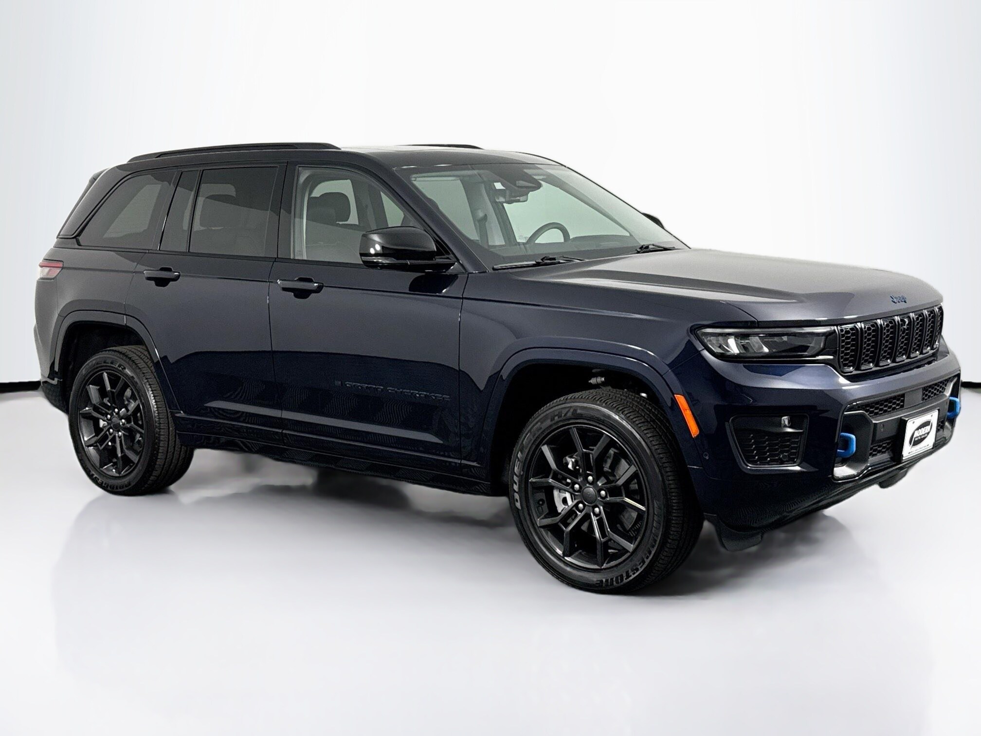 2023 Jeep Grand Cherokee Anniversary Edition photo 2