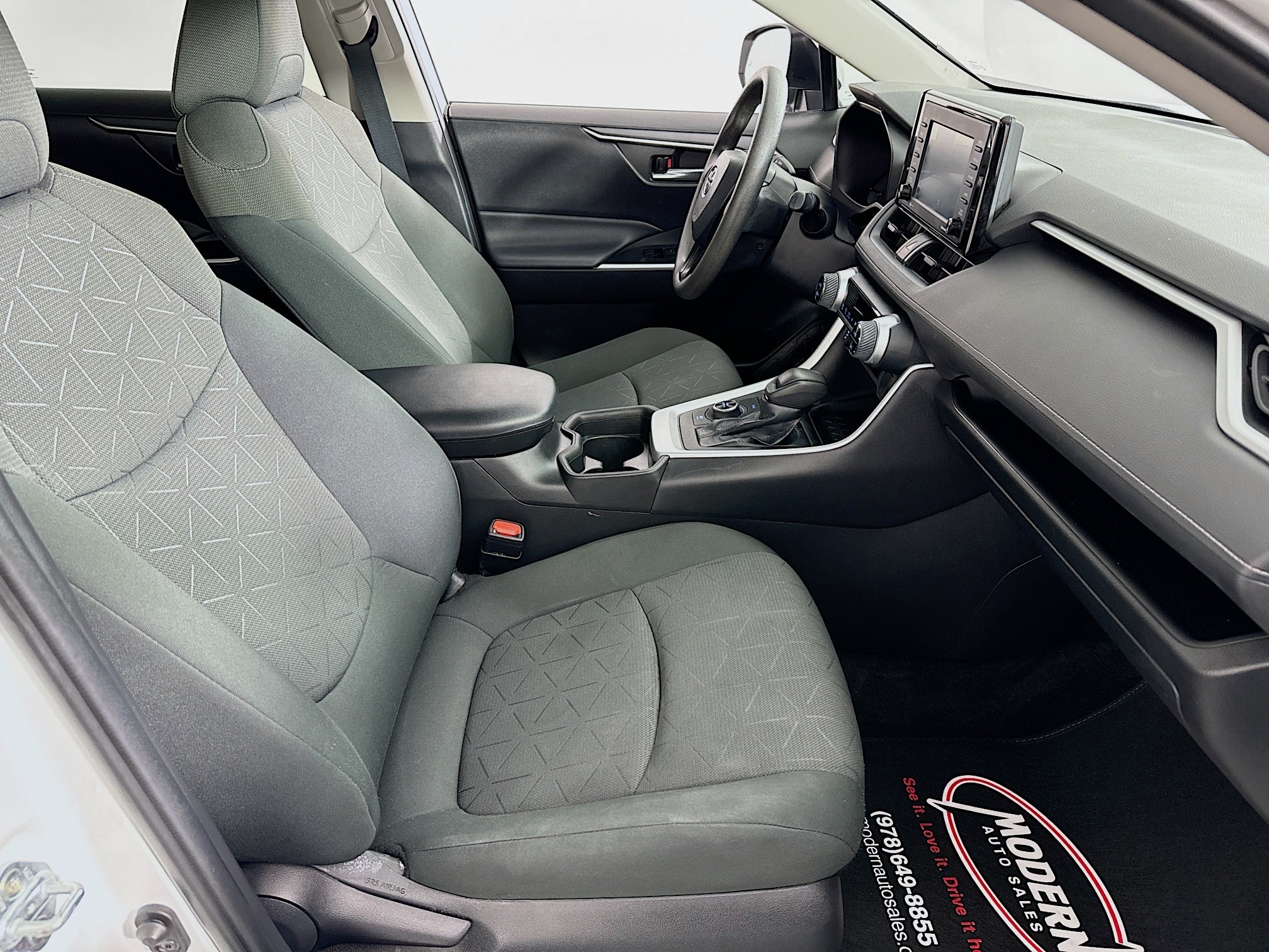 2021 Toyota RAV4 XLE - Photo 34