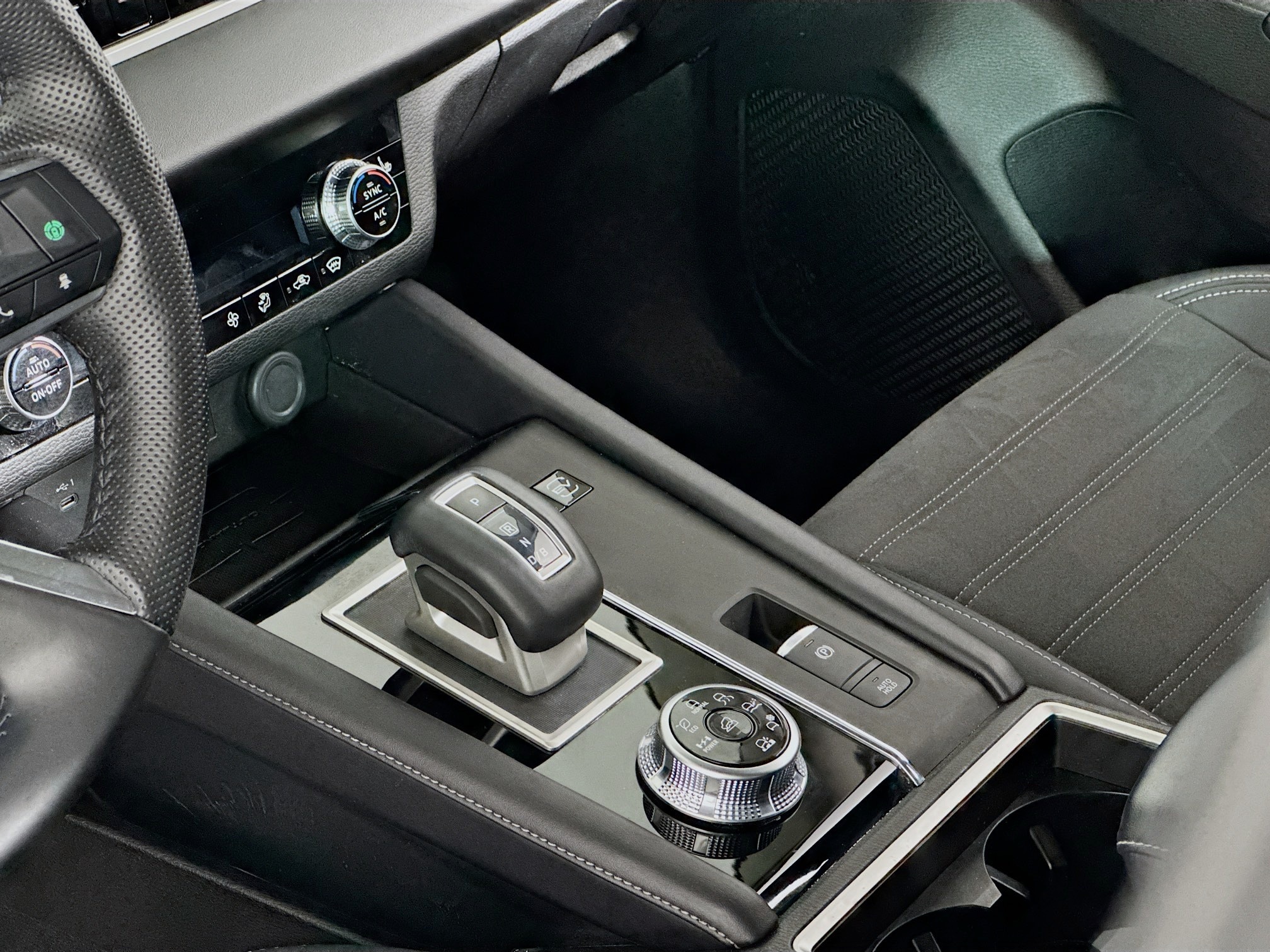 2023 Mitsubishi Outlander Plug-In Hybrid SE - Photo 36