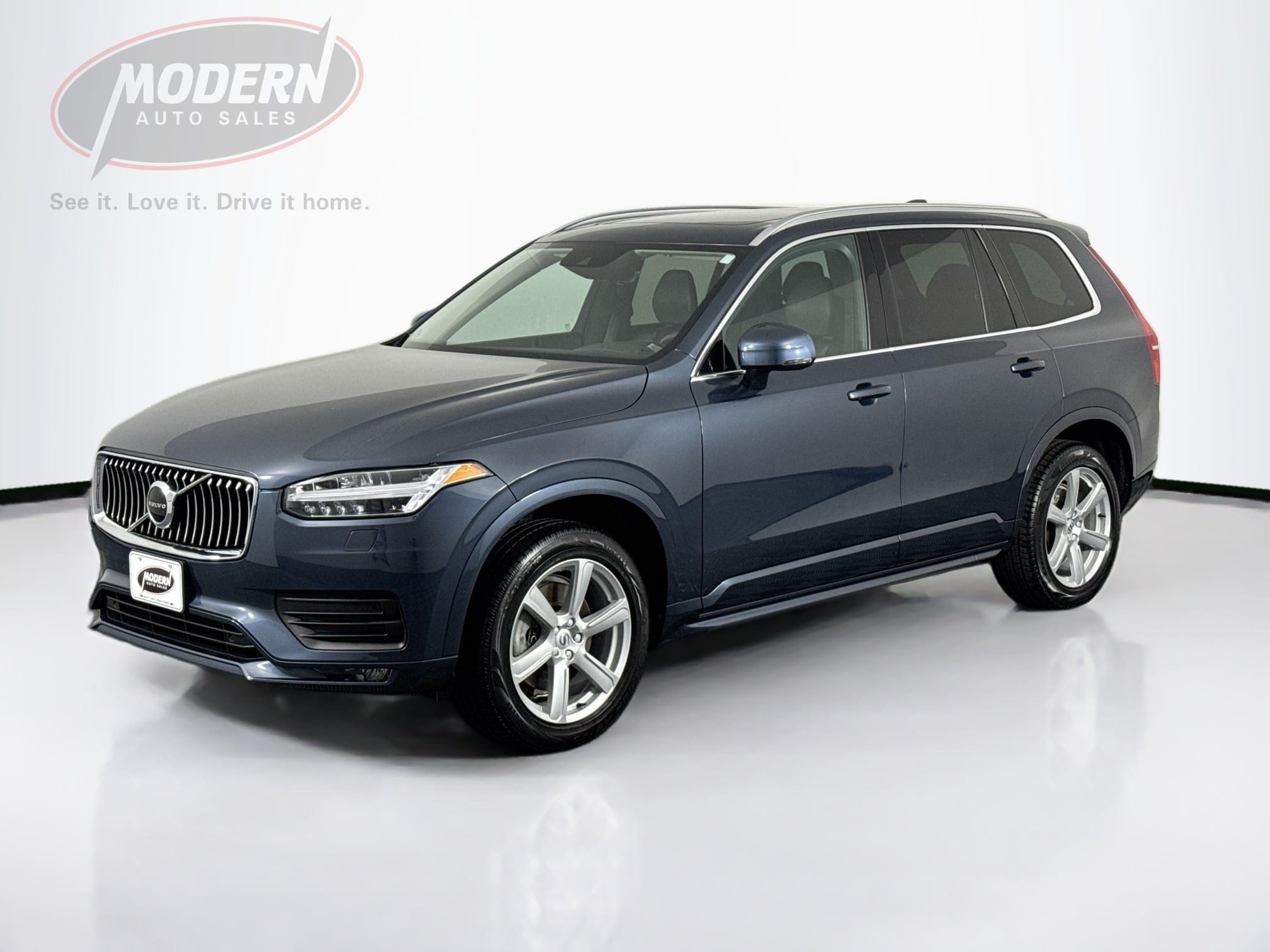 2022 Volvo XC90 Momentum's photo