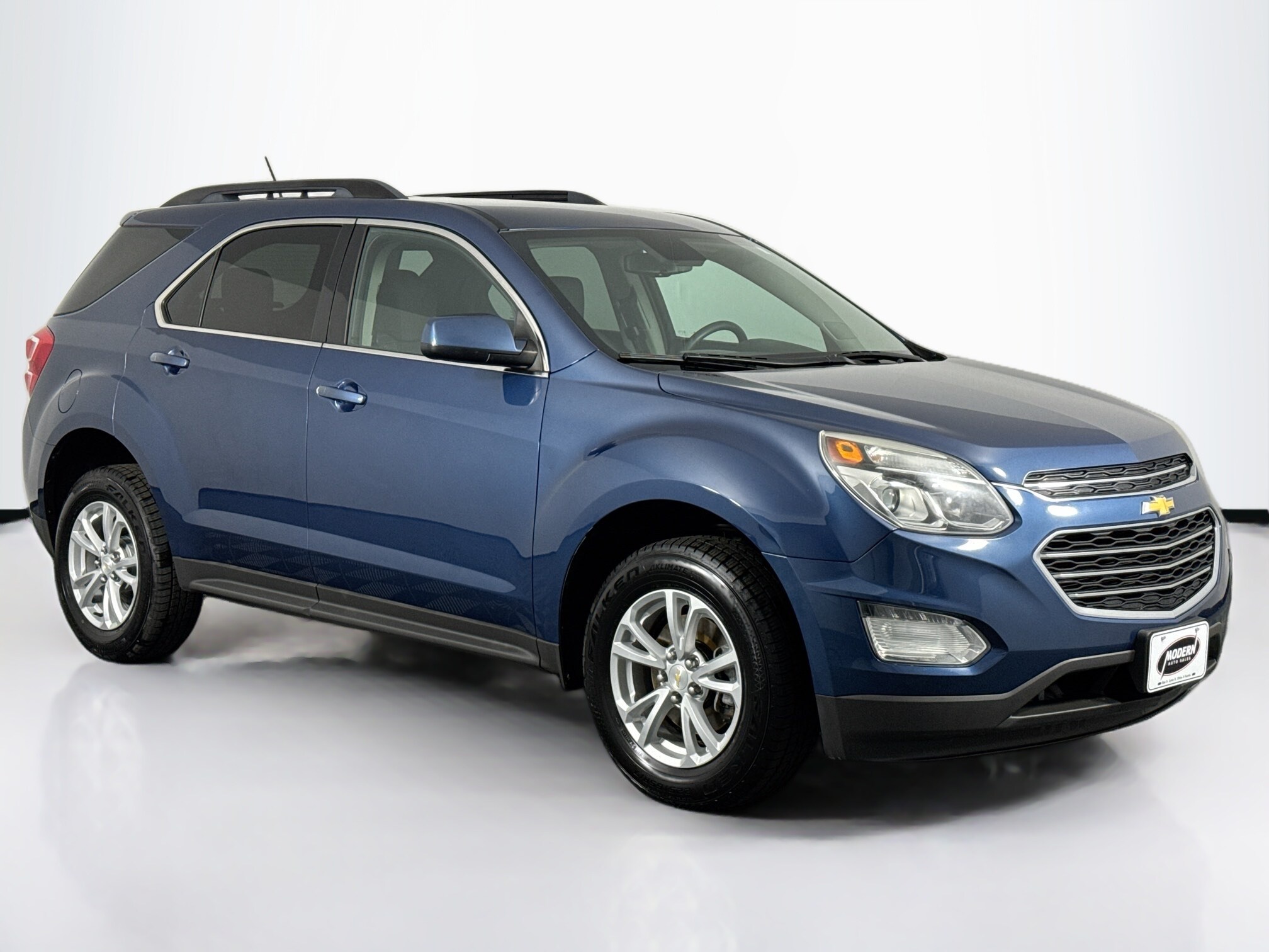 2016 Chevrolet Equinox LT photo 2