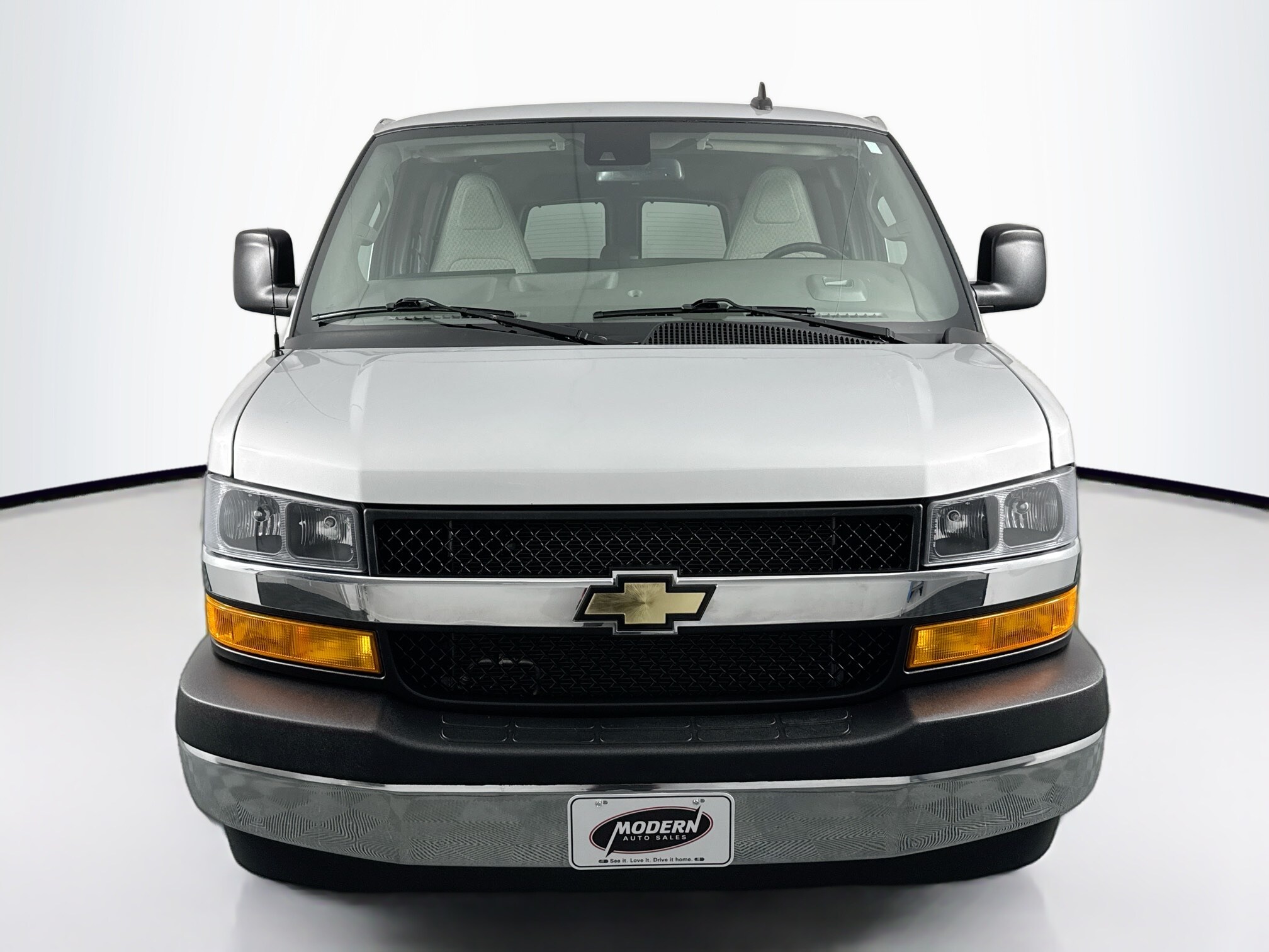 2021 Chevrolet Express 3500 LT photo 3