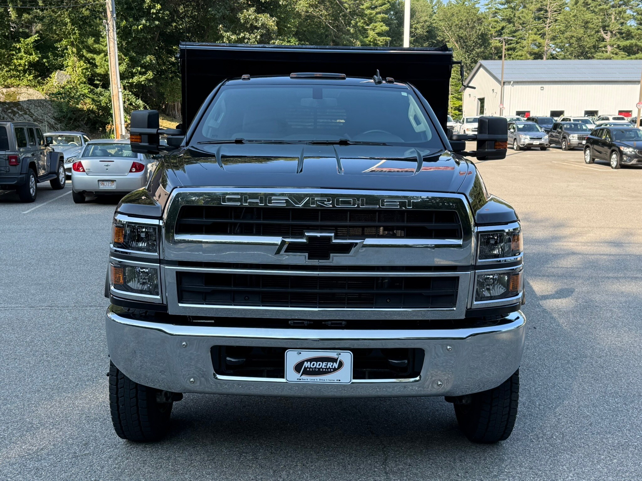 2021 Chevrolet Silverado 5500HD photo 2