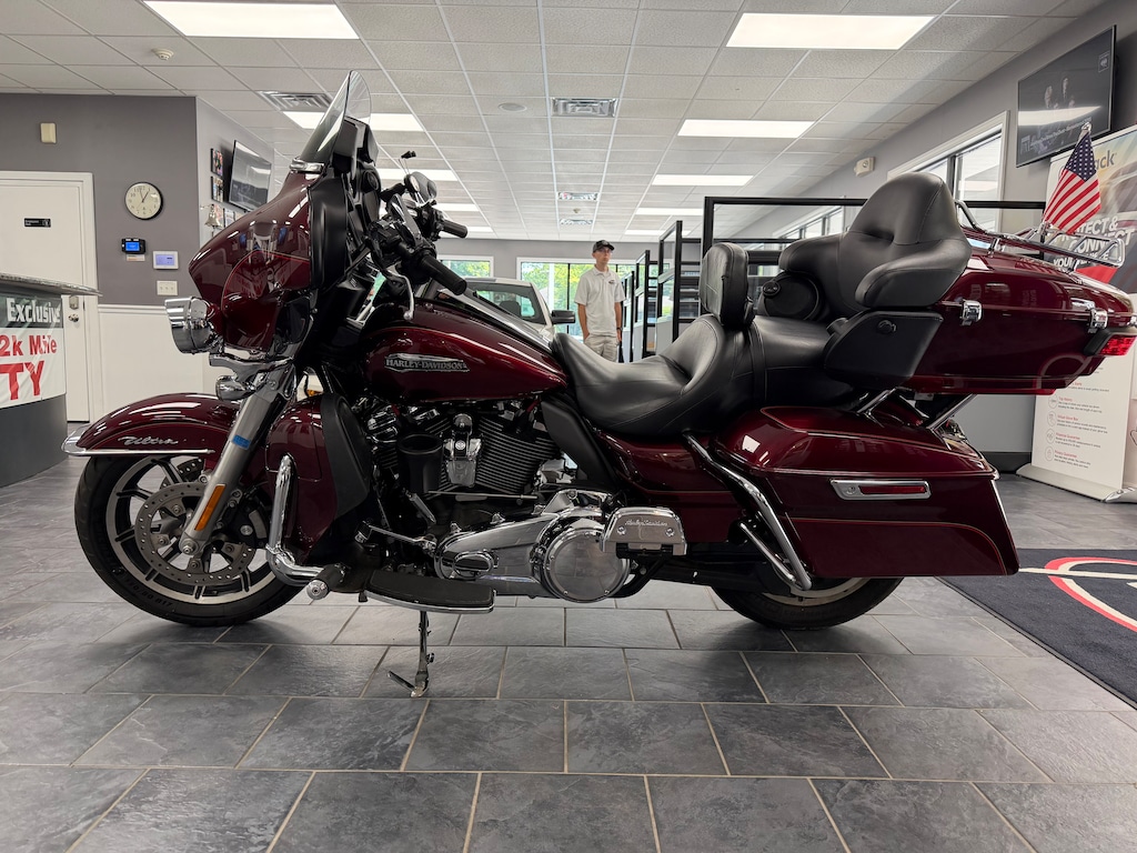 Used 2017 Harley-Davidson Electra Glide Ultra FLHTCU Motorcycle