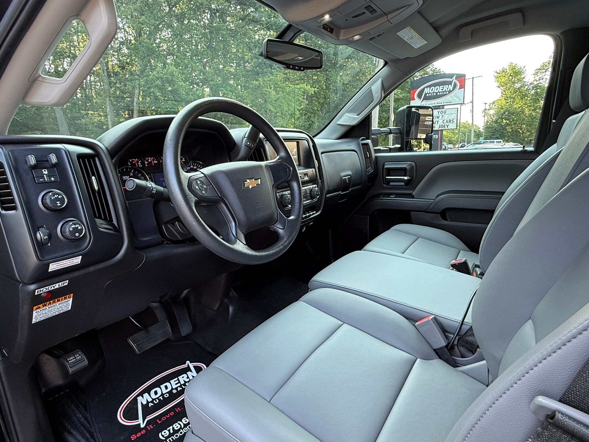 2021 Chevrolet Silverado 5500HD photo 3